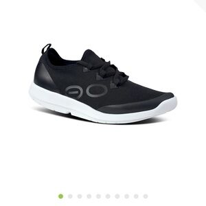 OOFOS OOMG sport NWT